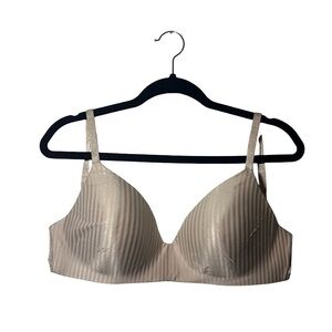 Victoria's Secret Lightly Lined Wireless T-Shirt Bra with Foam Padded Sz 32DDD